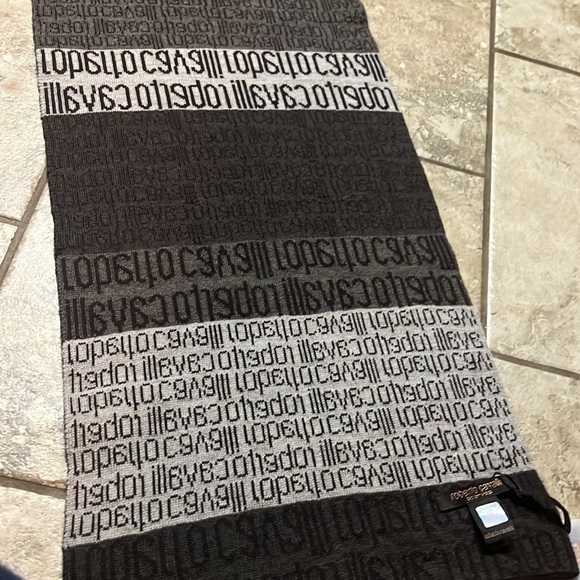 Roberto Cavalli scarve - Picture 4 of 5